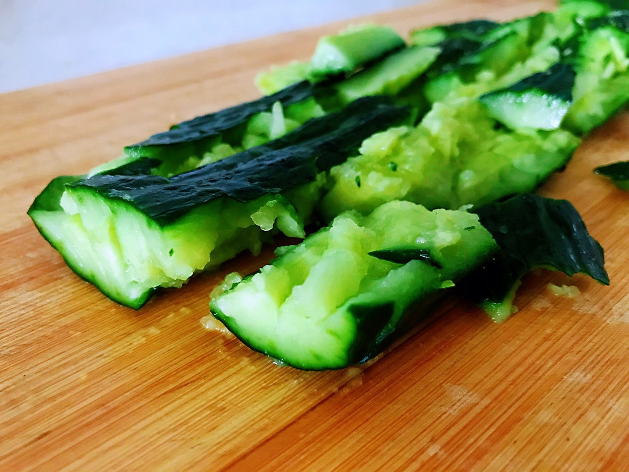 「凉拌黄瓜」的做法 配方,又脆又香,超入味,夏天开胃凉菜