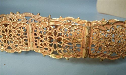 男子地下挖到金色皇帝御用腰带,鉴定后羡慕不已劝他上交