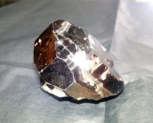 世界上最贵的石头1克价值2亿元丢在大街上却无人去捡