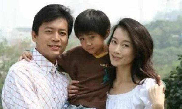 国家一级演员何政军,为啥结婚多年无绯闻?