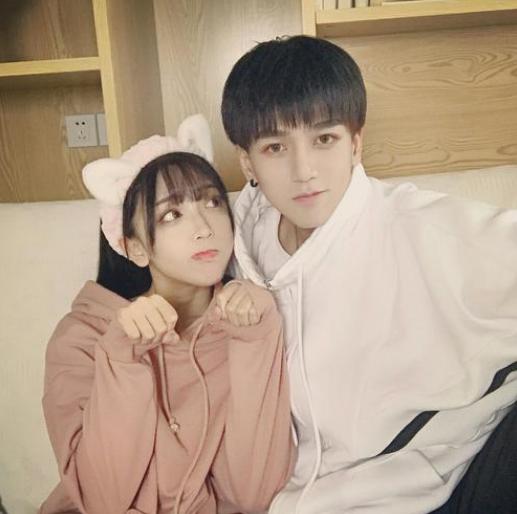 超人气网红,临界十缨也有那种资本送一辆60多万的豪车给男朋友当玩具