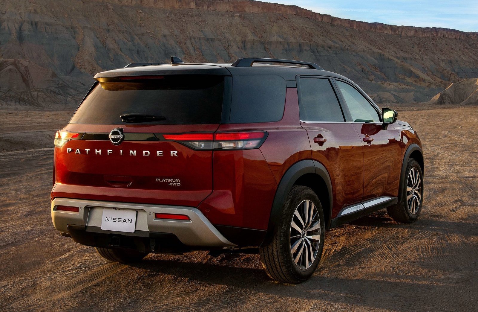 中大型SUV“黑马”，全新日产Pathfinder官图发布新浪汽车