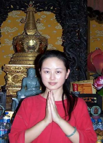她曾是红极一时的影后素颜美过许晴事业巅峰时选择皈依佛门