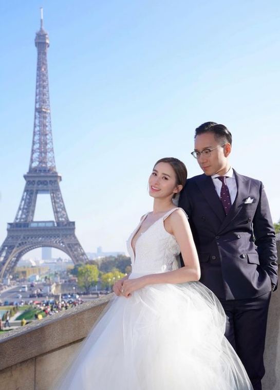 tvb怀孕小花晒与老公恩爱婚纱照庆祝结婚2周年