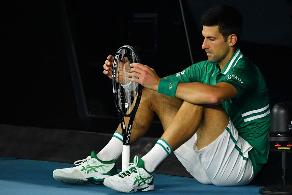 有助于集中注意力,自我激励并扰乱对手|德约科维奇|球拍|注意力_新浪