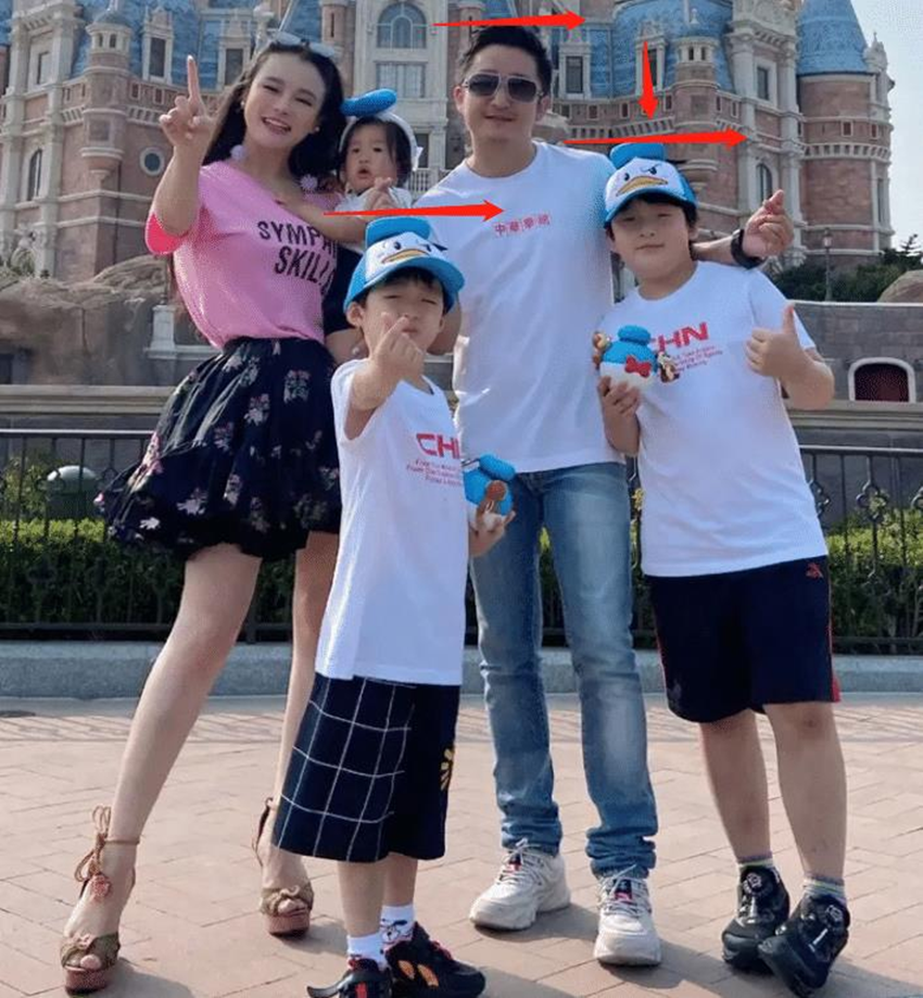 冉莹颖结婚10周年表白邹市明三儿子同框出镜老幺却被区别对待