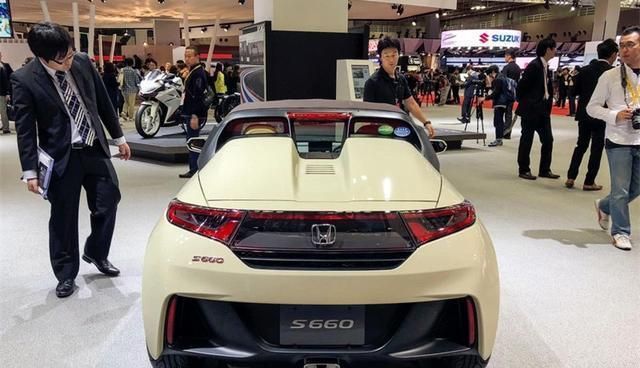 的布局和敞篷车的设计很有魅力,车的后部,本田的s620的设计更加有个性