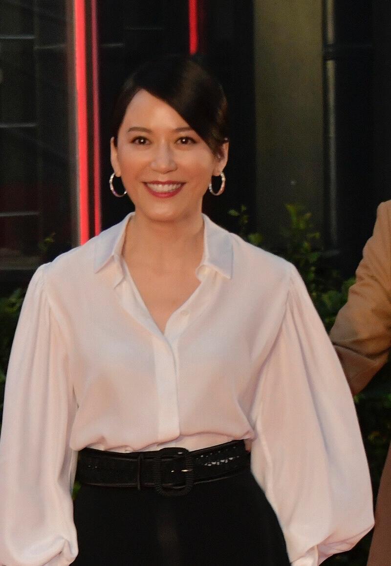 俞飞鸿真是冻龄女神白衬衫配黑色半裙知性利落高级感爆棚