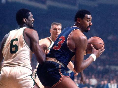 能限制张伯伦的不仅仅是拉塞尔,1970年总决赛第六场,张伯伦面对缺乏