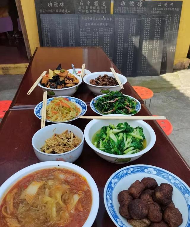 安徽芜湖:初五是个好日子,在一座400多年寺中品尝斋饭美餐