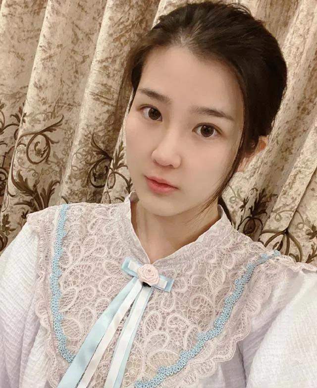 控诉张培萌家暴几个月后,张莫涵凌晨三点发文:找不到方向!