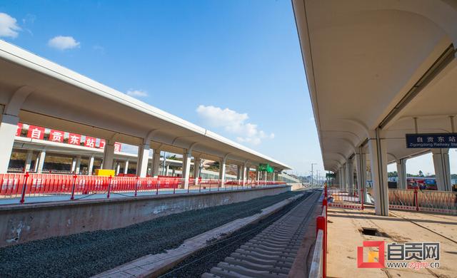 自贡东站建设不停工就地留岗过大年