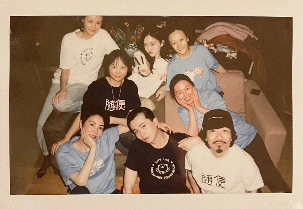 51岁还是少女模样!臧鸿飞晒与王菲合影 李嫣出镜