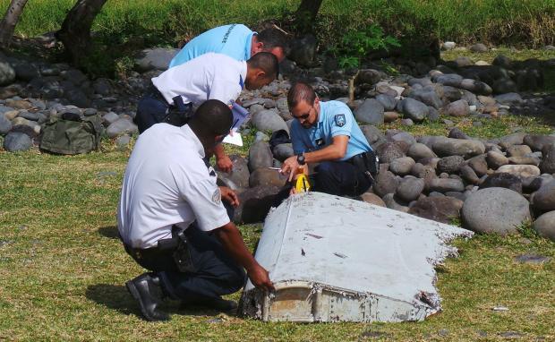 失踪7年 马航MH370疑似残骸在南非海滩被发现 遭当局扣留休闲区蓝鸢梦想 - Www.slyday.coM 失踪7年 马航MH370疑似残骸在南非海滩被发现 遭当局扣留休闲区蓝鸢梦想 - Www.slyday.coM