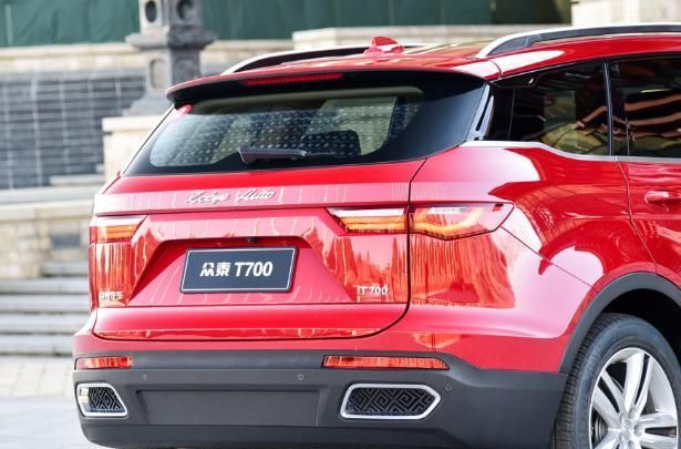 另一方面,众泰t700分别配备1.8t涡轮增压发动机和2.