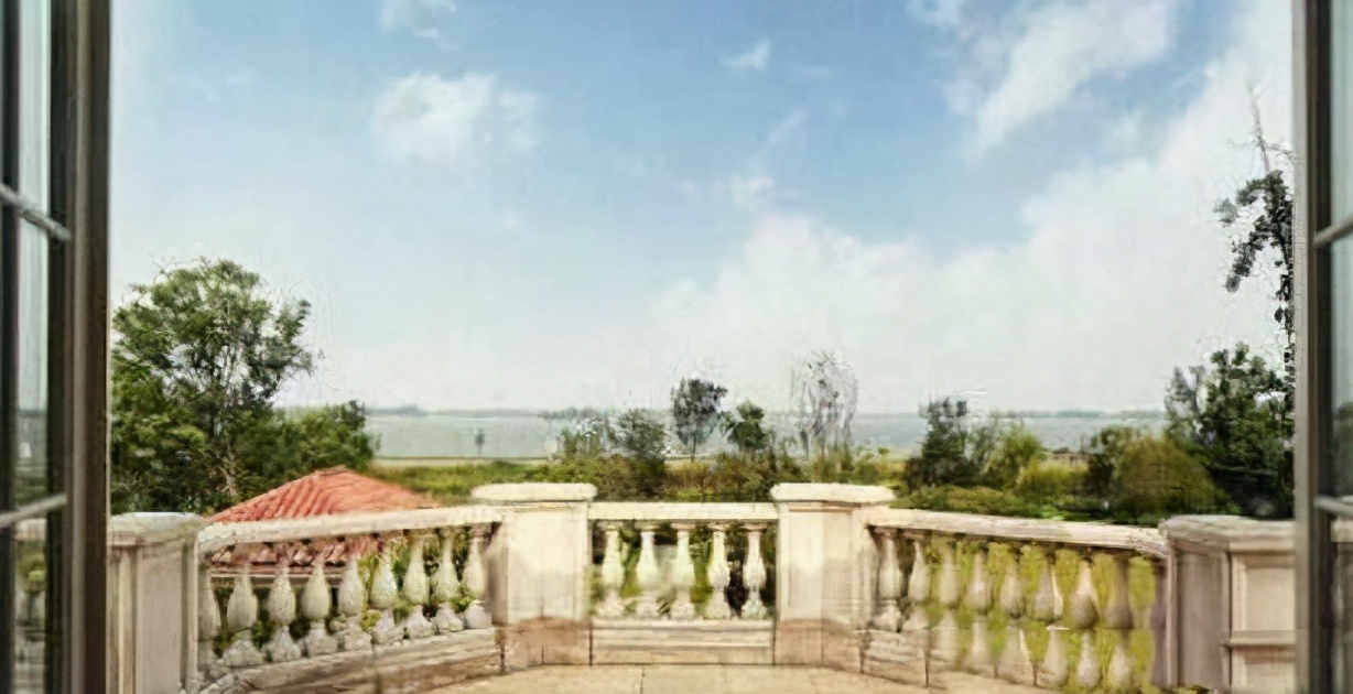 别墅也是十分的气派从韩雪家的外观我们就可以看出韩雪的家境是十分