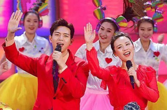 李现偶遇欧阳娜娜开心晒合照口罩遮面难掩高颜值