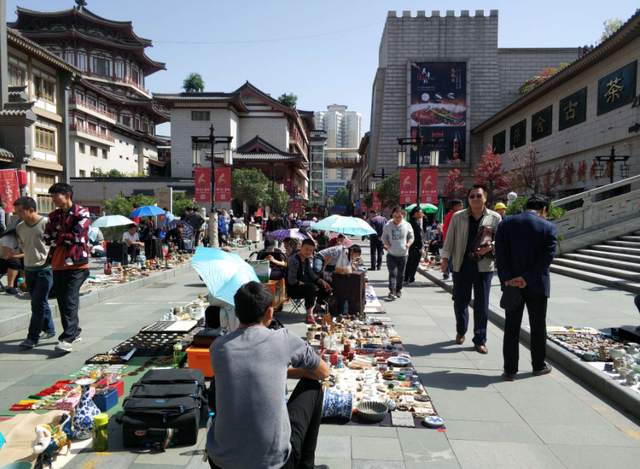 “地摊经济”刚开放没多久,为什么被紧急叫停?背后原因不容忽视|地摊|摆摊|经济_新浪新闻