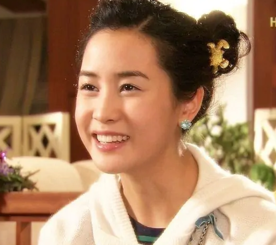 李多海晒婚纱照老公神似李栋旭她曾让李易峰赴韩国追爱伤透心