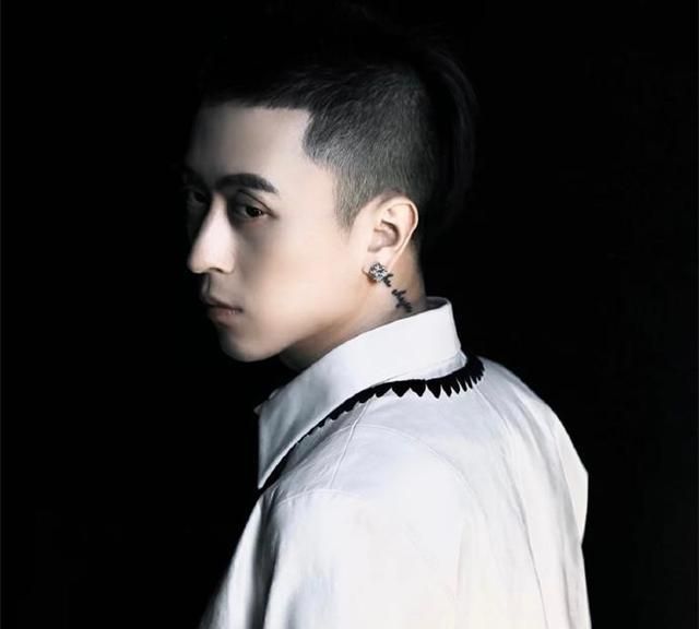 秦奋开始耍大牌因柏公子1行为遭本人怒怼网友反应亮了