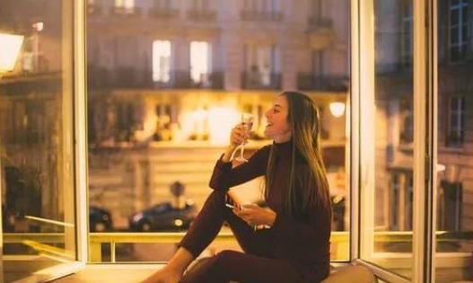 独居女生被困卫生间30小时,讲述自救过程,网友：手机的重要性休闲区蓝鸢梦想 - Www.slyday.coM