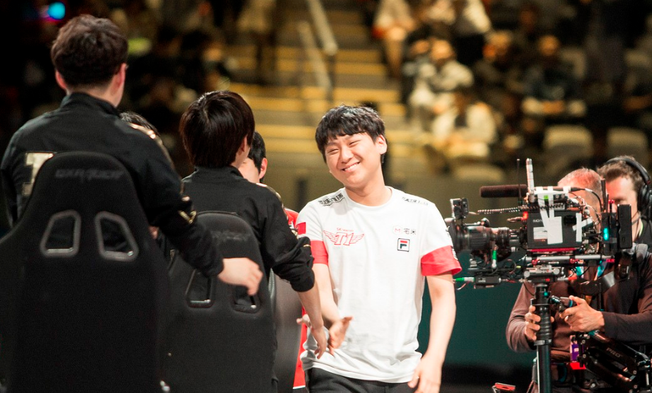 冠军打野被调至二队!kt监督回应此事,其中的心酸谁能懂?