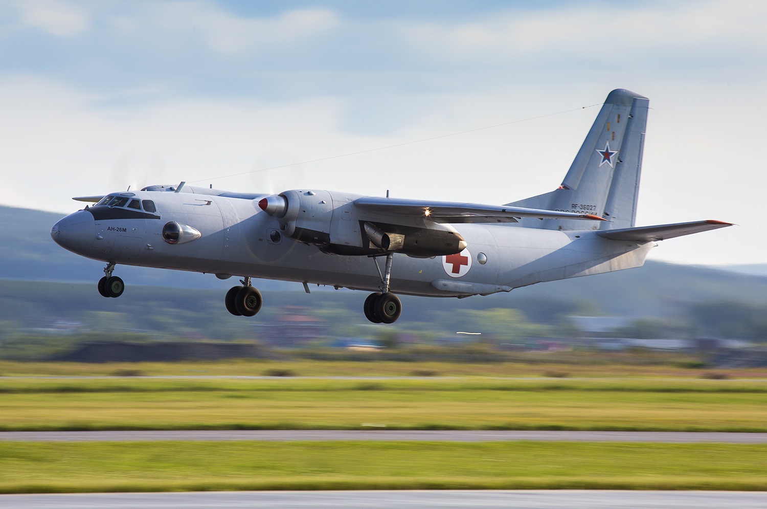 安-26于1968年首次试飞,1969年开始服役,至今生产总数估计已超过1400