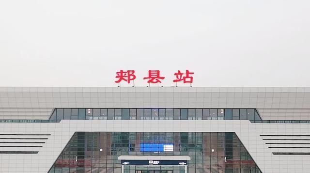 靠近市区,紧邻宁洛高速,与叶县共享,平顶山高铁南站在哪