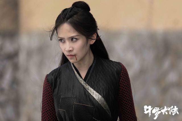 刘美彤《斗罗大陆》热播 朱竹清绝美战损惹人怜