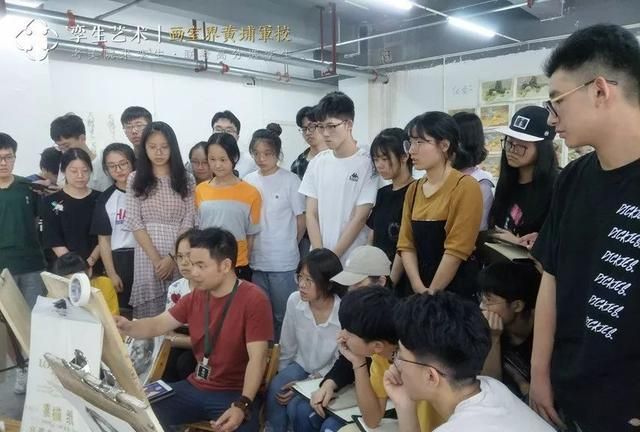 看到美术生的第一张画,大家都笑了,直到她掏出美院录取通知书……休闲区蓝鸢梦想 - Www.slyday.coM