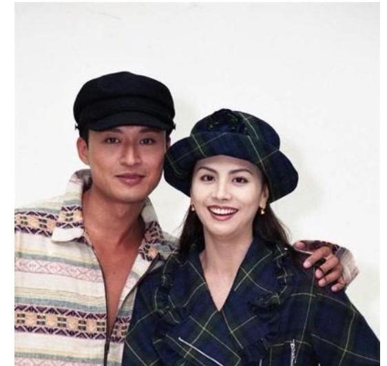 马景涛在拍戏的时候认识了一位女演员,这个女演员的名字叫田丽,一个很