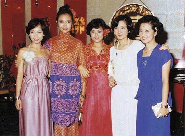 她正红时嫁豪门生子,却因没钱遭分手,如今翻红又被前夫追|真情|薛家燕