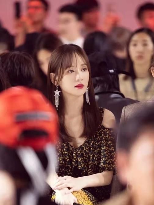 陈乔恩到中年也不发福,剪空气刘海似少女,“女神”真不是白叫的休闲区蓝鸢梦想 - Www.slyday.coM 陈乔恩到中年也不发福,剪空气刘海似少女,“女神”真不是白叫的休闲区蓝鸢梦想 - Www.slyday.coM