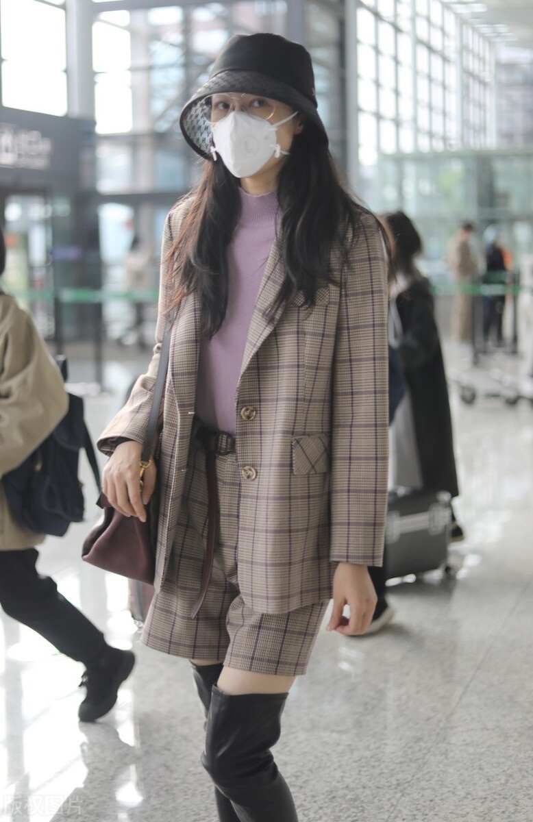 12月27号,韩雪现身机场.