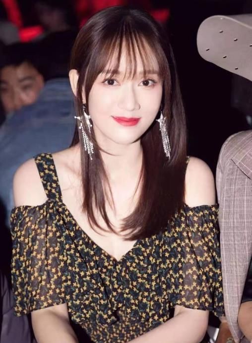 陈乔恩到中年也不发福,剪空气刘海似少女,“女神”真不是白叫的休闲区蓝鸢梦想 - Www.slyday.coM 陈乔恩到中年也不发福,剪空气刘海似少女,“女神”真不是白叫的休闲区蓝鸢梦想 - Www.slyday.coM