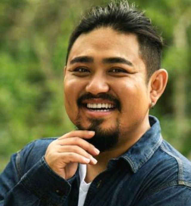 王成思是《夏洛特烦恼》中的思思,也是《西虹市首富》的大聪明,还是