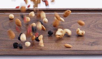 10岁男孩往井盖里扔鞭炮，瞬间爆炸，炸飞5米外……休闲区蓝鸢梦想 - Www.slyday.coM