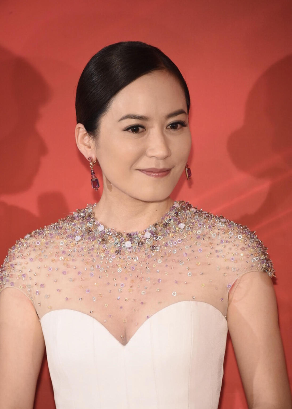 原来俞飞鸿身材这么饱满穿紧身鱼尾裙亮相这气质大婶中少见