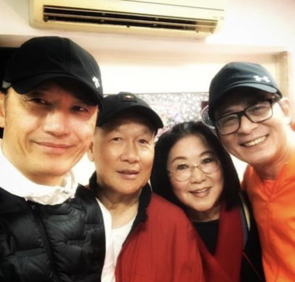 李司棋晒与83版射雕演员合照网友大呼吃了防腐剂今息影养身