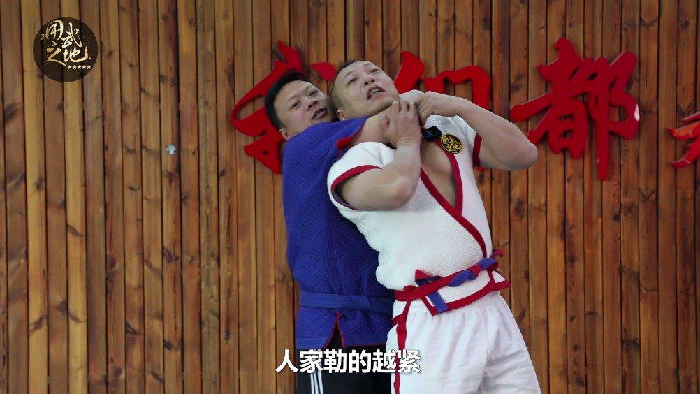 被人从背后勒住脖子该如何摆脱中国跤这几招都能帮你脱困67