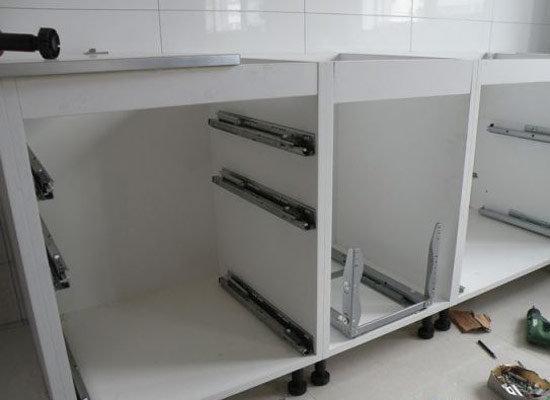 越来越多人这样装厨房橱柜省钱实用又牢固不得不感叹太聪明了