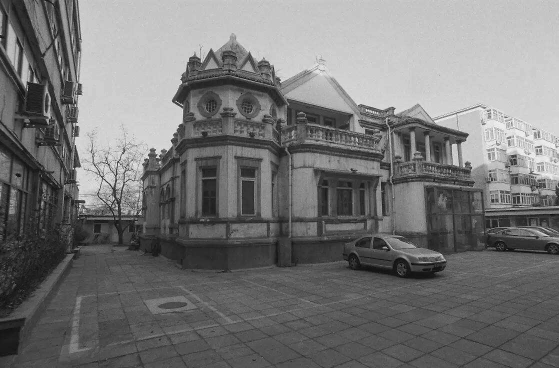 溥仪出狱后，去看望寺庙里的老太监，太监是怎么称呼他的？休闲区蓝鸢梦想 - Www.slyday.coM