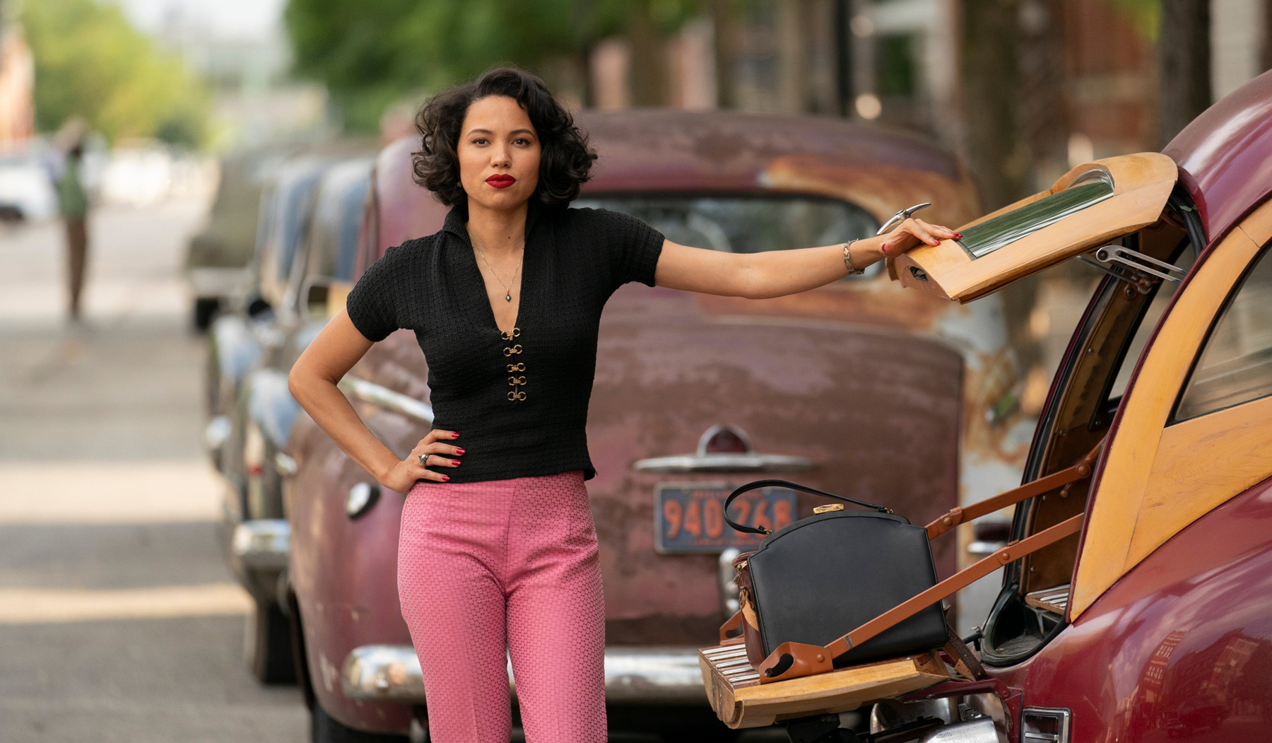 朱尼·斯莫利特这两年也频繁露脸,主演了《恶魔之地》,在《猛禽小队》