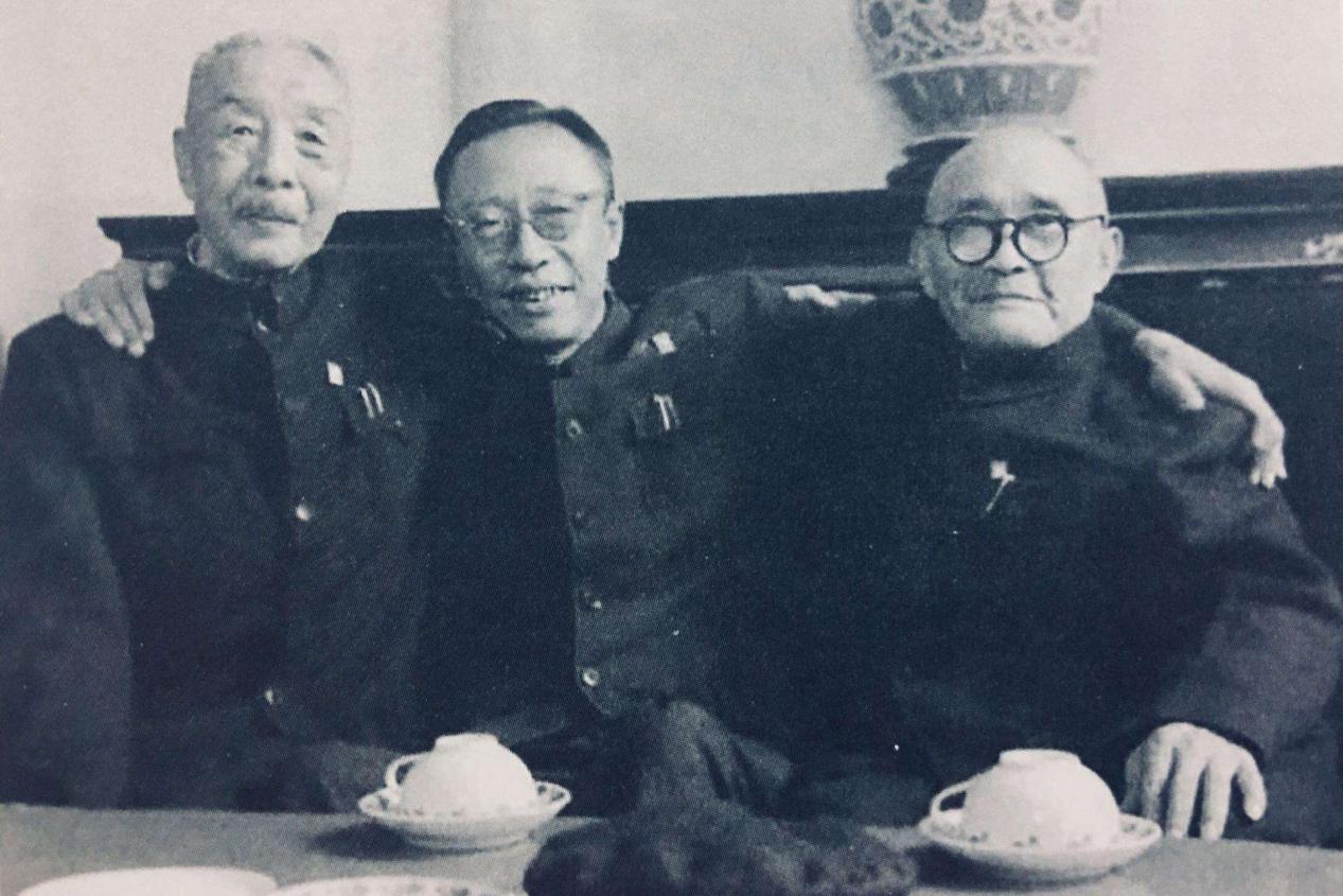 溥仪出狱后，去看望寺庙里的老太监，太监是怎么称呼他的？休闲区蓝鸢梦想 - Www.slyday.coM