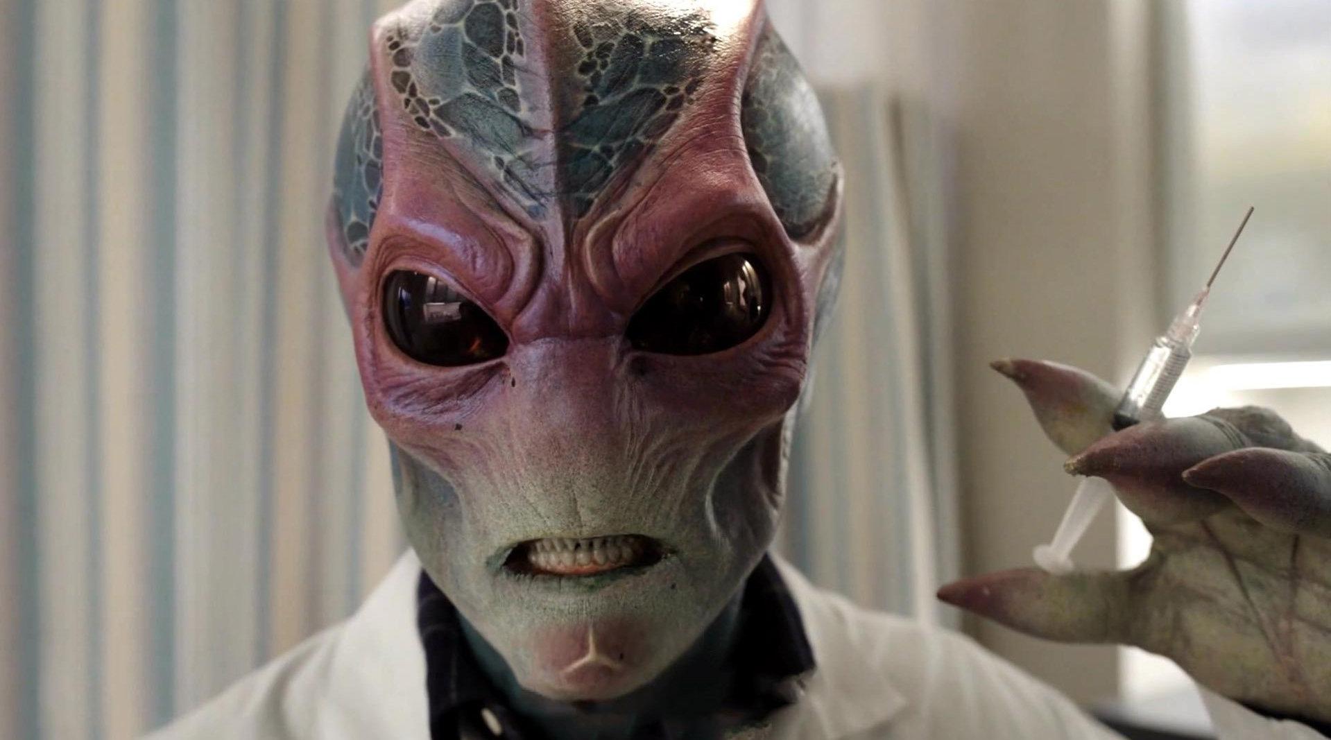 外星间谍为灭绝地球,装成人类医生