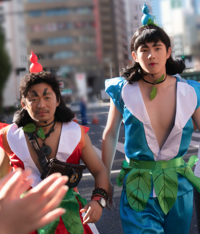 刘昊然cos葫芦娃,谁注意他脚上穿的啥?这才是对原版的尊重