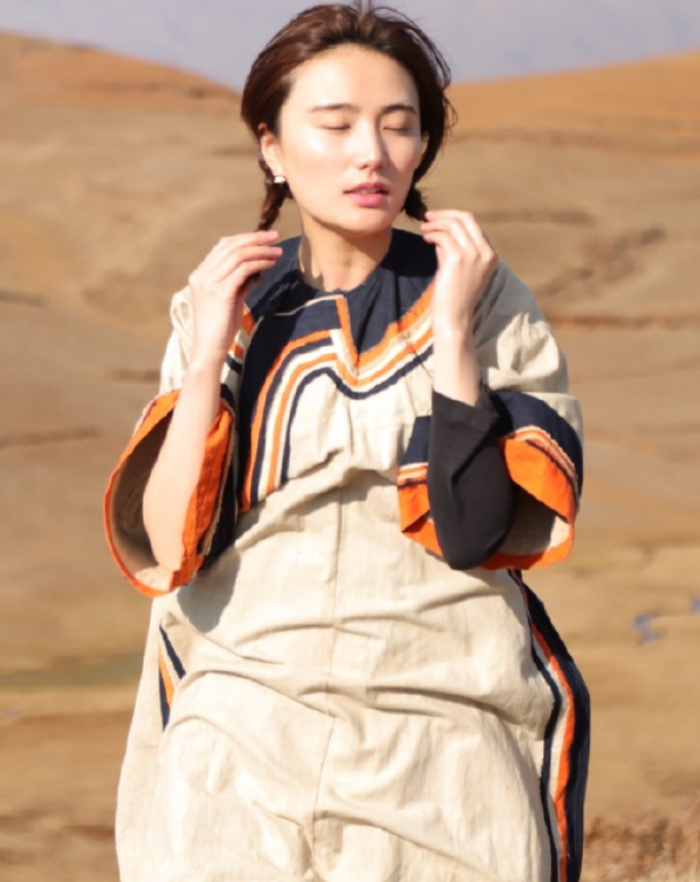 李亚鹏与女友合体拍片海哈金喜高冷气质受夸赞像极王菲年轻时