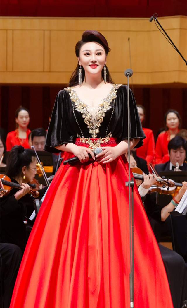 内地青年女高音歌唱家姚冠羽加盟北京音乐家协会获关注