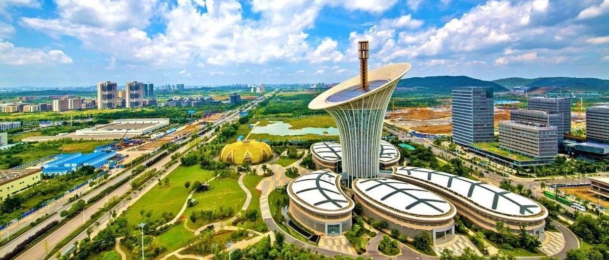 经济部门围绕高质量打造"五个中心" ,狠抓产业发展