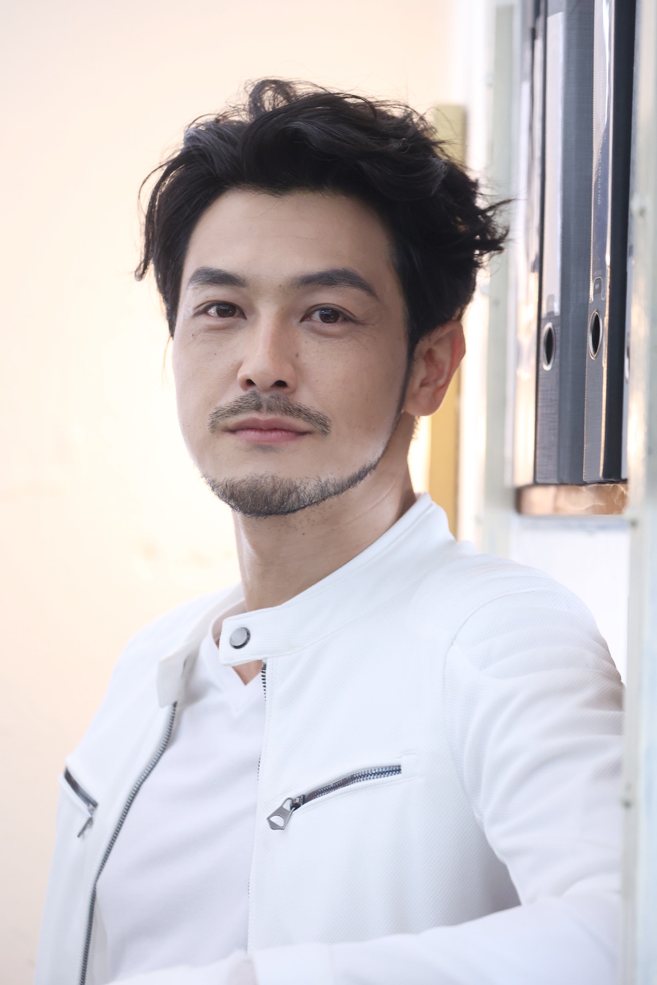 现场看到,在本剧担任正男主角的栢天男左手包扎了纱布,他直言日前拍打